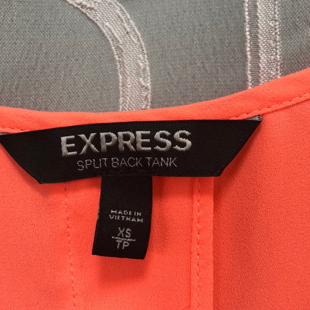 Express Split Back Tank - Picture 3 of 4